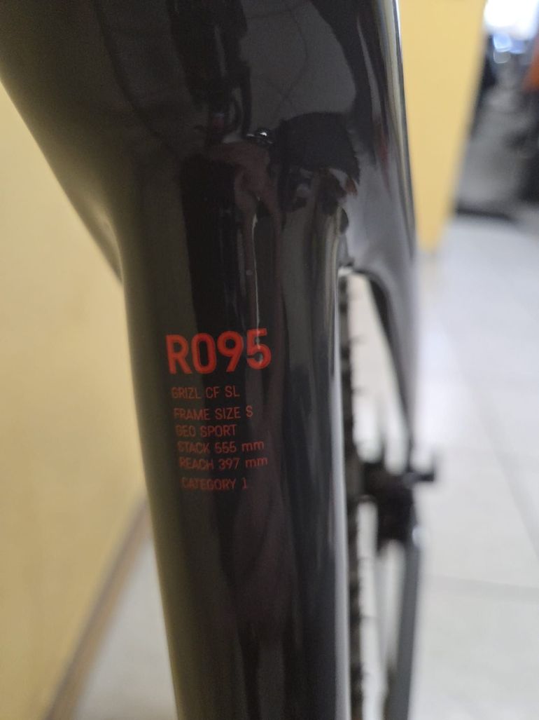 Used Canyon Grizl CF SL 8 Trail 2024 2024 Road & Gravel, Hellgrau — image 6 of 11
