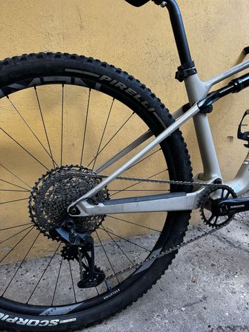 Canyon LUX Shimano SLX 2023 Mountainbike usato, Grigio chiaro — immagine 3 di 5