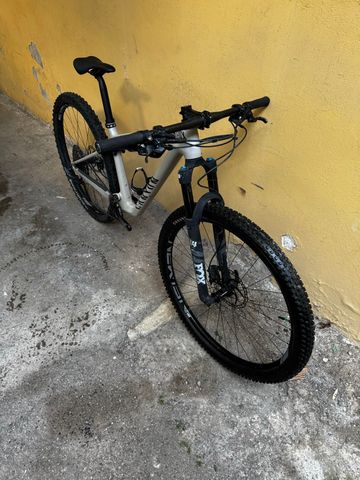 Canyon LUX Shimano SLX 2023 Mountainbike usato, Grigio chiaro — immagine 2 di 5