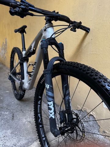 Canyon LUX Shimano SLX 2023 Mountainbike usato, Grigio chiaro — immagine 4 di 5