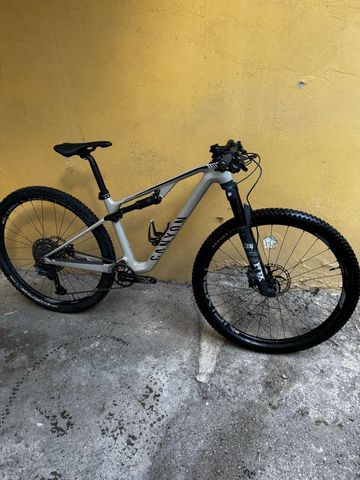 Canyon LUX Shimano SLX 2023 Mountainbike usato, Grigio chiaro — immagine 1 di 5