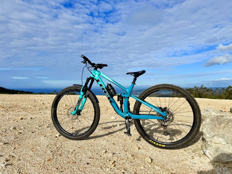 Used trek fuel ex 9.8 Trek fuel ex 9.8 Custom Shimano Deore 2020 Mountainbike, Blue — image 3 of 4