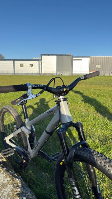 Used Canyon Stitched 720 2022 2022 Mountainbike, Light Gray, 26 — image 3 of 10