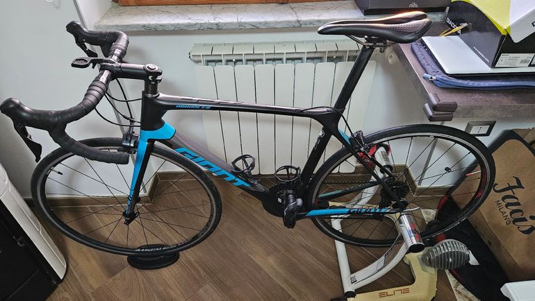 Used Giant tcr Giant tcr Custom Shimano Dura Ace 2018 Road & Gravel — image 1 of 8