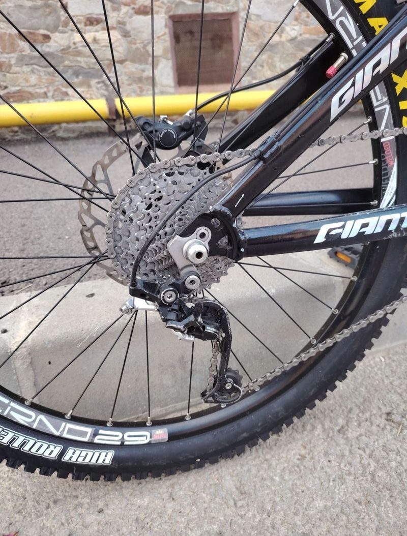 Used Giant Glory Shimano Deore XT 2009 Mountainbike, Black — image 3 of 5