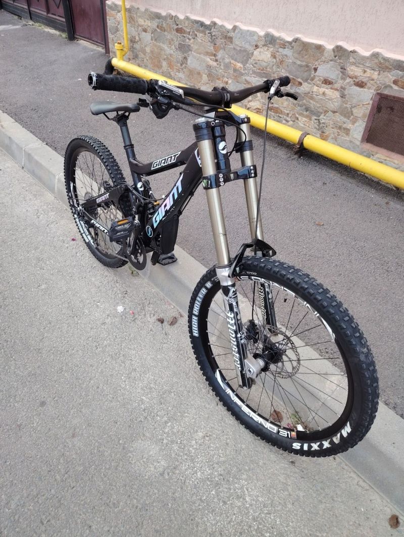 Used Giant Glory Shimano Deore XT 2009 Mountainbike, Black — image 1 of 5