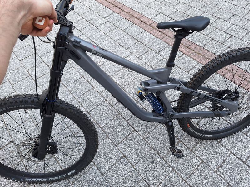 CUBE TWO15 PRO 27.5 2024 2024 Mountainbike de segunda mano, Gris claro — imagen 7 de 8