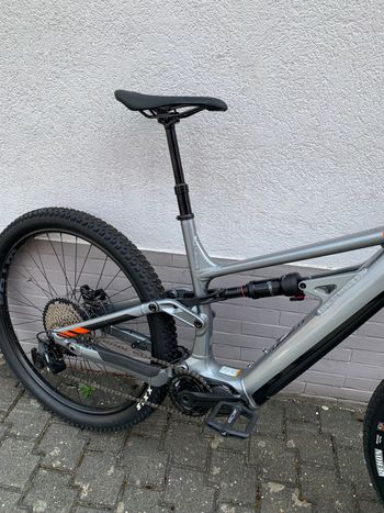 Used Cannondale Moterra Neo 4 2023 2023 Mountainbike, Gris claro — image 2 of 4