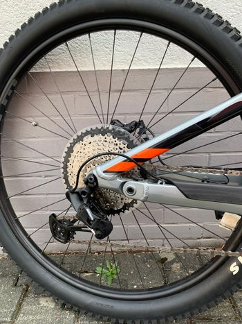 Used Cannondale Moterra Neo 4 2023 2023 Mountainbike, Gris claro — image 3 of 4