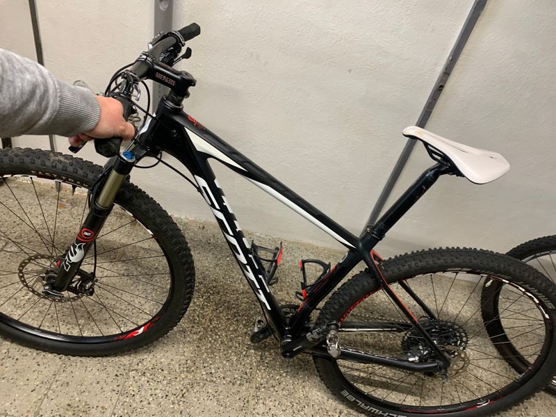 Used Scott Scale 910 2016 2016 Mountainbike, Black — image 2 of 3