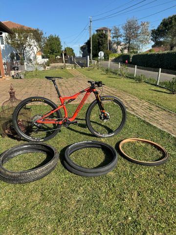 Tweedehands Orbea M10 Team édition 2020 MTB