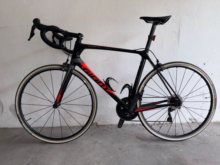 Used Giant TCR Advanced Pro 1 2018 2018 Road & Gravel, Black — image 2 of 9