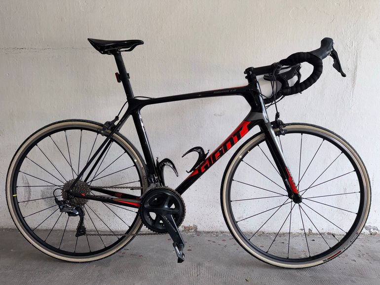 Used Giant TCR Advanced Pro 1 2018 2018 Road & Gravel, Black — image 1 of 9