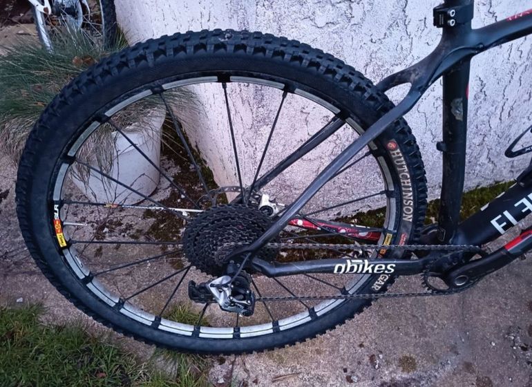 Used qbikes Qbikes Custom Sram Eagle Transmission X0 2017 Mountainbike — image 1 of 4