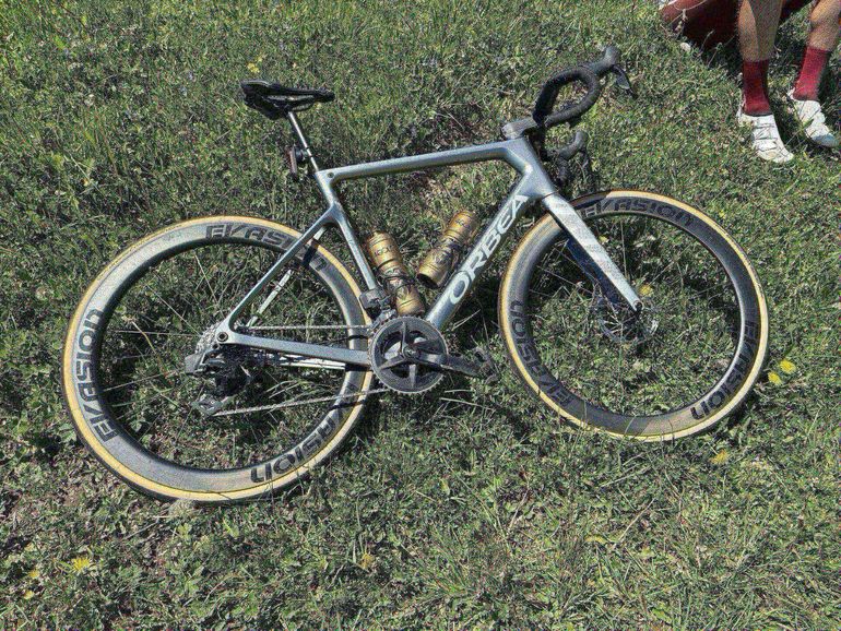 Used Orbea Orca SRAM Rival eTap AXS 2022 Road & Gravel — image 7 of 9