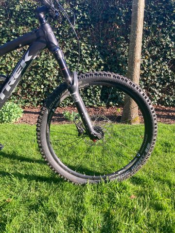 Brugt Trek Slash 8 27.5 2015 2015 Mountainbike — billede 2 af 12