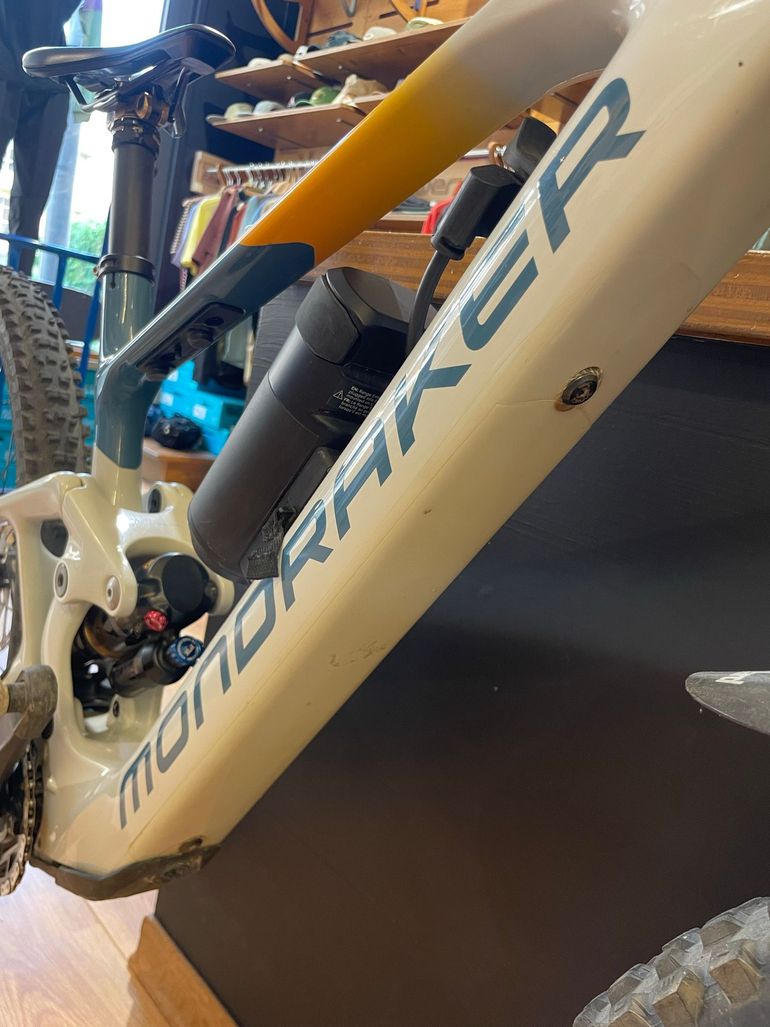 Used Mondraker NEAT RR 2024 2024 Mountainbike, White, 29 — image 4 of 10