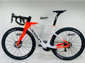 Used Pinarello Dogma F Team Ineos 2026 2026 Road & Gravel — image 2 of 5