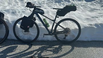 Used Rebel Custom Shimano Deore XT 2023 Mountainbike, Blue — image 2 of 48