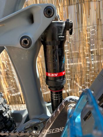 Used Trek Remedy 9.7 2020 2020 Mountainbike, Light Gray, 27.5 — image 6 of 7