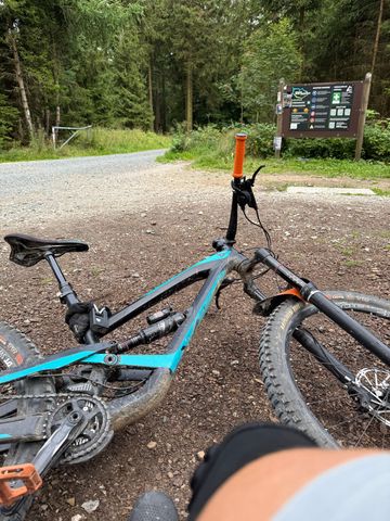 Použité YT Custom Shimano Deore XT 2018 Mountainbike — obrázek 6 z 7