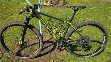 Cannondale F-Si Carbon 3 2019 2019 Mountainbike usato, Verde — immagine 2 di 12