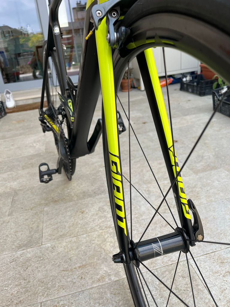 Used Giant TCR Advanced Pro 1 2017 2017 Road & Gravel, Black — image 5 of 7