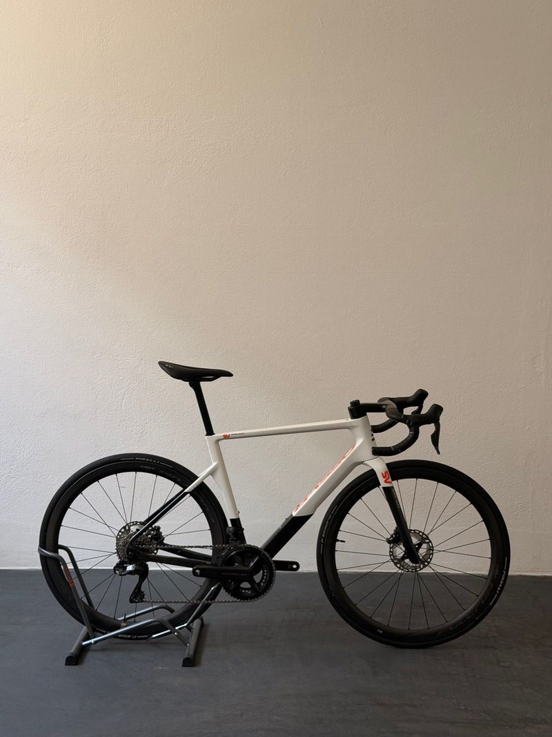 Käytetty Basso SV Shimano Ultegra 8170 Di2 2025 2025 Road & Gravel