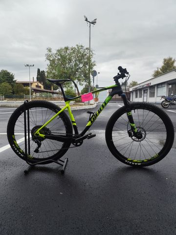 Used Giant Xtc Shimano Deore XT 2020 Mountainbike, Green — image 2 of 8