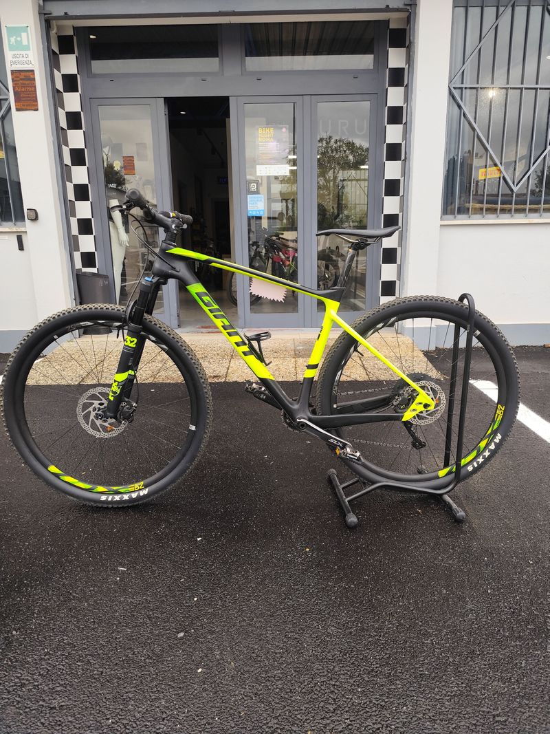 Used Giant Xtc Shimano Deore XT 2020 Mountainbike, Green — image 1 of 8