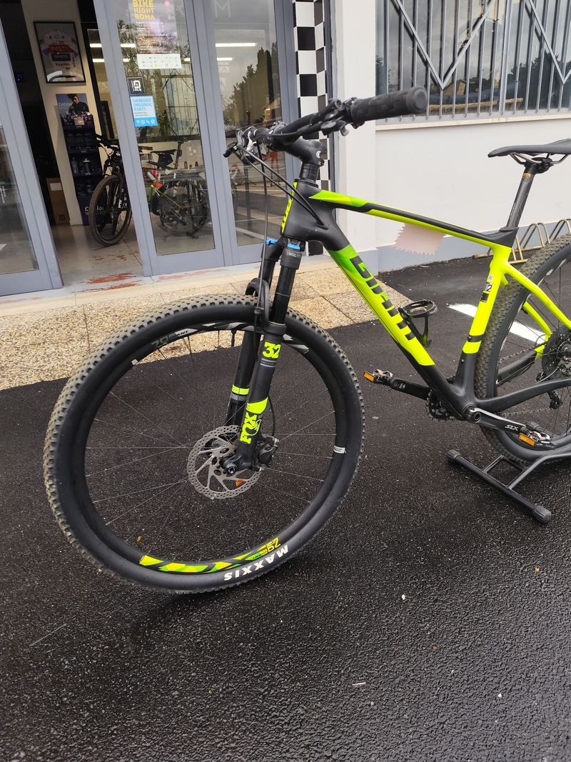 Used Giant Xtc Shimano Deore XT 2020 Mountainbike, Green — image 7 of 8