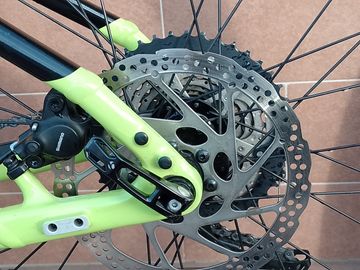Used Trek Powerfly 5 2019 2019 Mountainbike, Green, 27.5, 29 — image 8 of 9