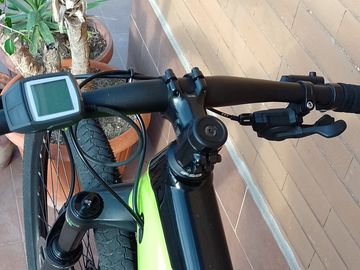 Used Trek Powerfly 5 2019 2019 Mountainbike, Green, 27.5, 29 — image 2 of 9