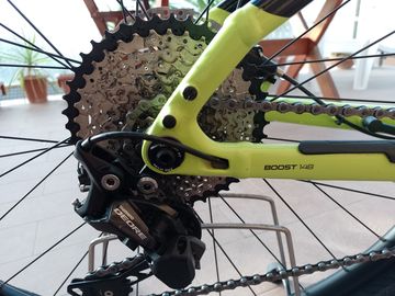 Used Trek Powerfly 5 2019 2019 Mountainbike, Green, 27.5, 29 — image 3 of 9