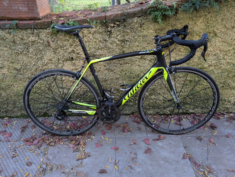 Wilier Zero.7-Campagnolo Record-Fulcrum R0 2016 Road & Gravel d'occasion