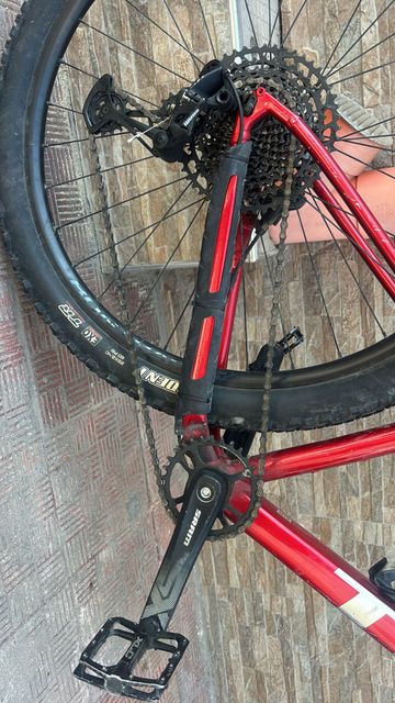 Trek Marlin 7 Gen 3 2025 2025 Mountainbike usato, Rosso — immagine 4 di 5