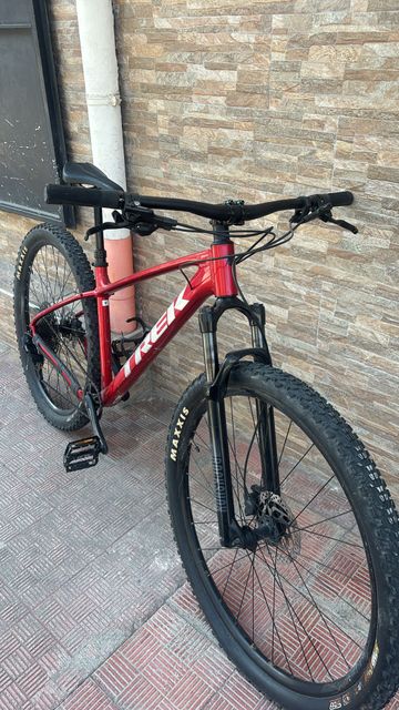 Trek Marlin 7 Gen 3 2025 2025 Mountainbike usato, Rosso — immagine 1 di 5
