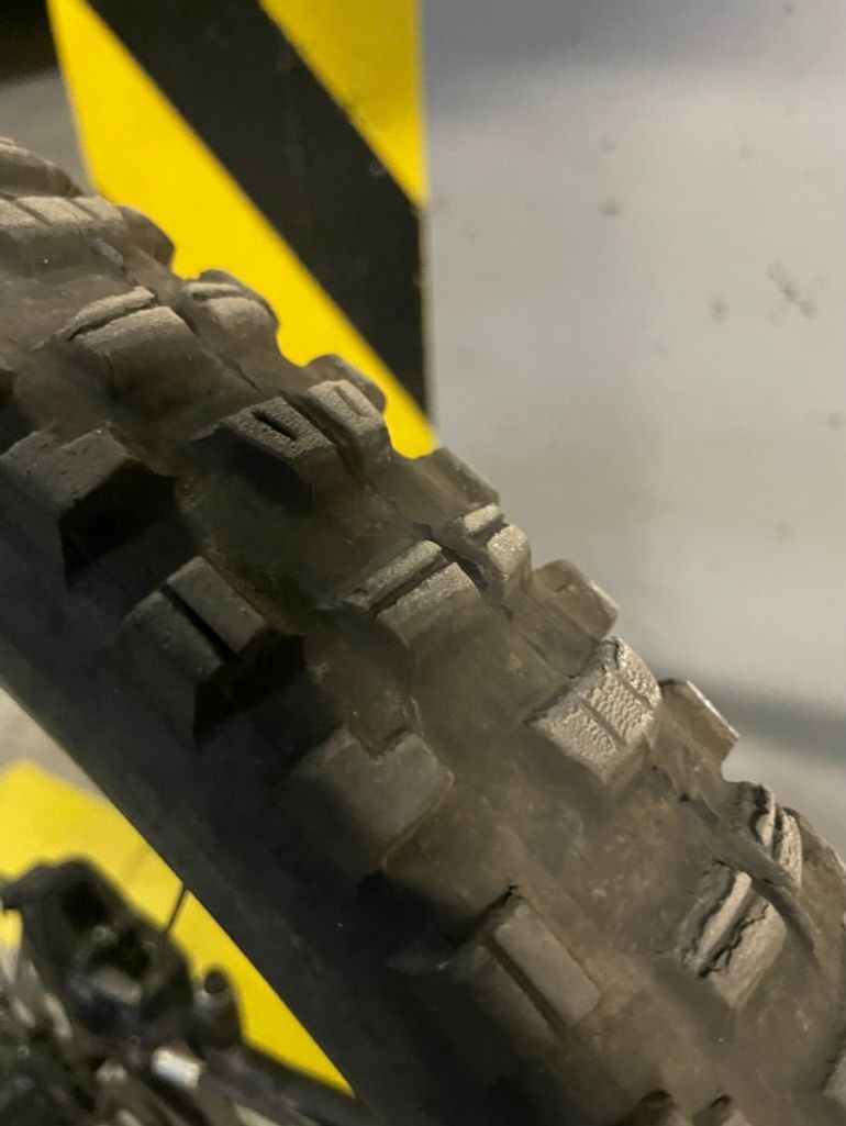 Used Specialized Turbo Levo Expert Carbon 2020 2020 Mountainbike — image 9 of 10