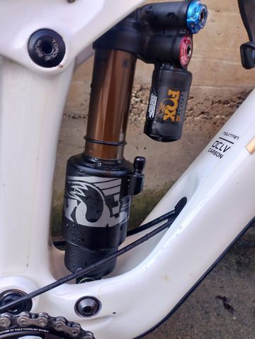 Used Trek Slash 9.8 29 2017 2017 Mountainbike, White, 29 — image 3 of 6