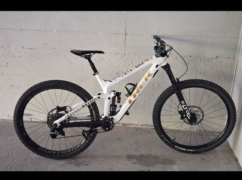 Used Trek Slash 9.8 29 2017 2017 Mountainbike, White, 29 — image 1 of 6