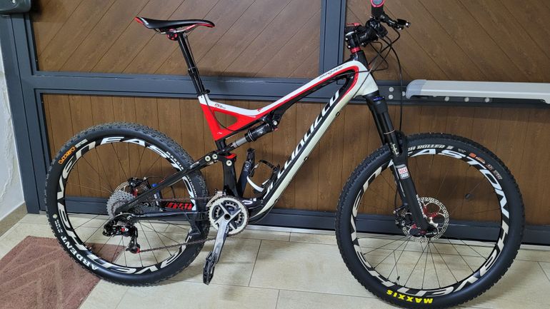 Used Specialized Stumpjumper FSR Expert Carbon 2011 2011 Mountainbike, Red, 26 — image 1 of 8