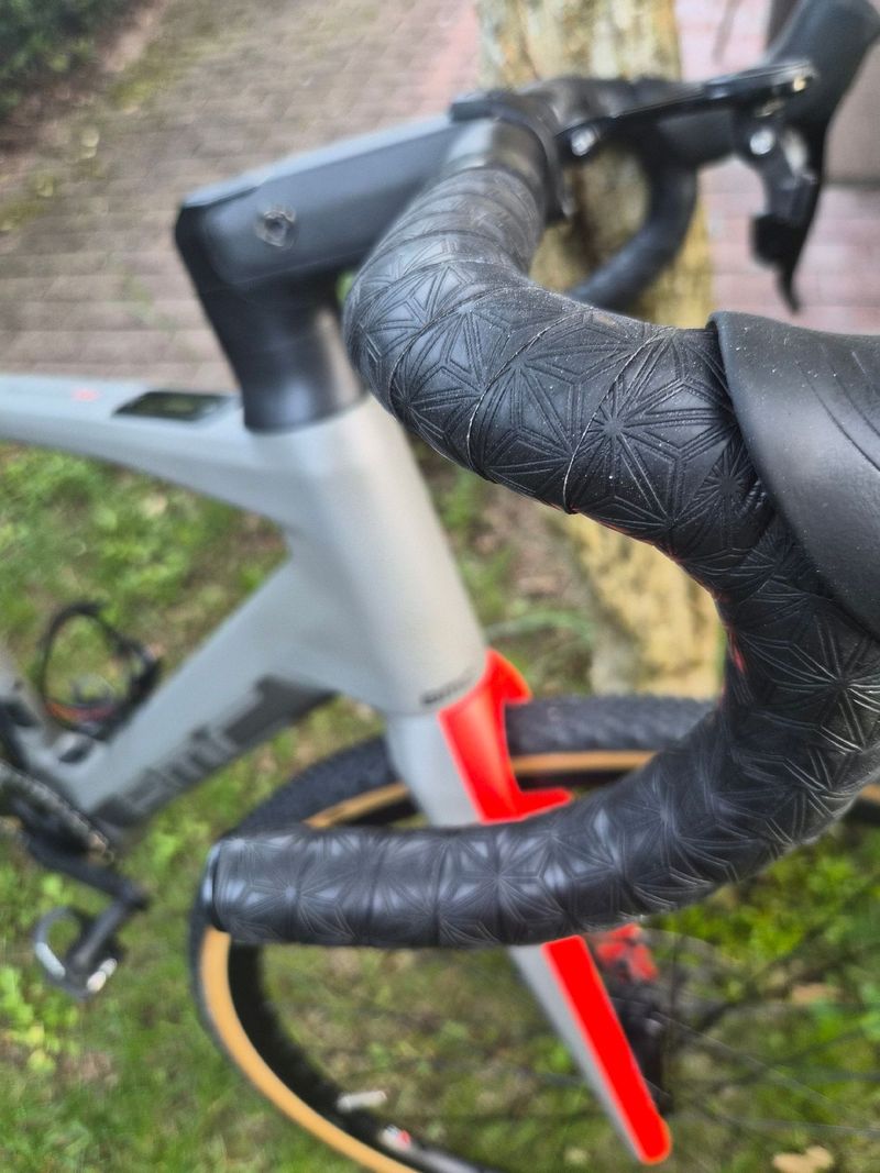 Gebrauchtes BMC Roadmachine 01 AMP X ONE 2024 2024 Road & Gravel, Hellgrau — Bild 18 von 21