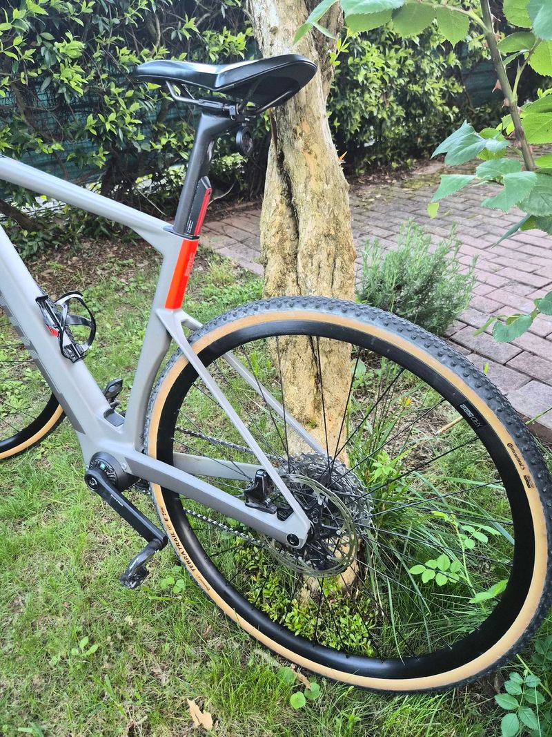 Gebrauchtes BMC Roadmachine 01 AMP X ONE 2024 2024 Road & Gravel, Hellgrau — Bild 2 von 21