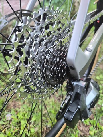 Gebrauchtes BMC Roadmachine 01 AMP X ONE 2024 2024 Road & Gravel, Hellgrau — Bild 3 von 21