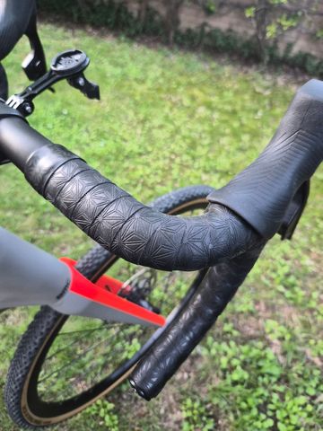 Gebrauchtes BMC Roadmachine 01 AMP X ONE 2024 2024 Road & Gravel, Hellgrau — Bild 9 von 21