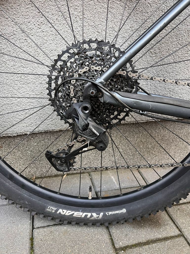 Used Scott Scale 970 2023 2023 Mountainbike, Gris claro — image 4 of 5