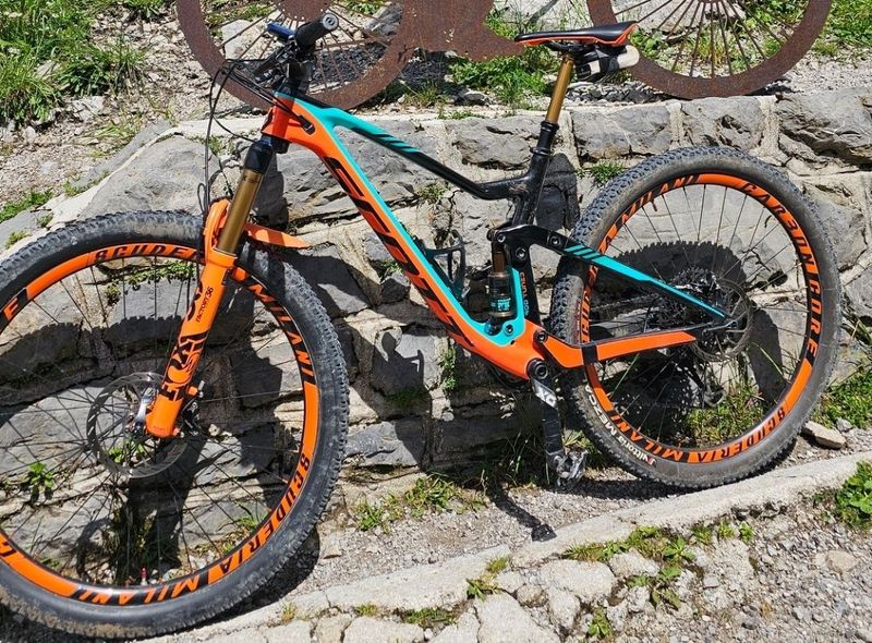 Käytetty Scott Genius 900 Tuned 2018 2018 Mountainbike — kuva 2 / 7