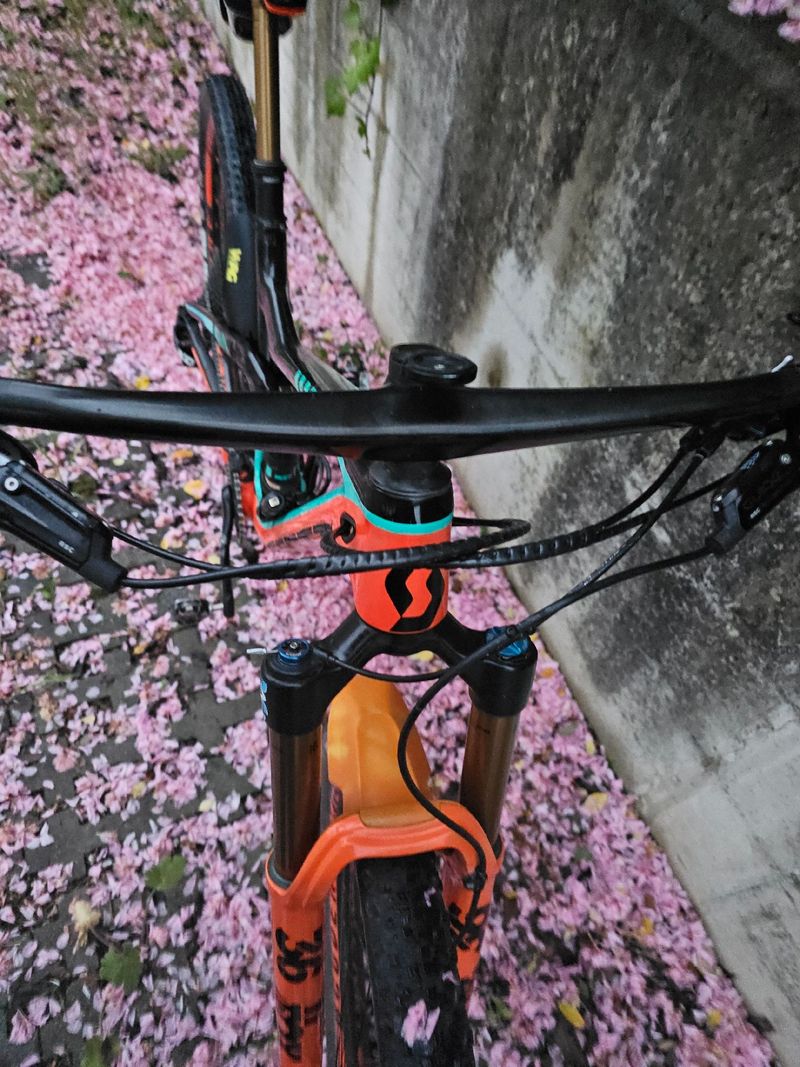 Käytetty Scott Genius 900 Tuned 2018 2018 Mountainbike — kuva 7 / 7