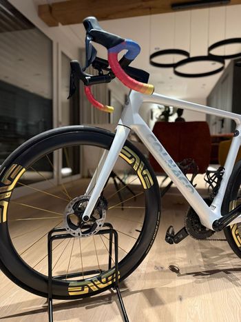 Used Colnago V4Rs Shimano Dura Ace Di2 2025 2025 Road & Gravel — image 13 of 17