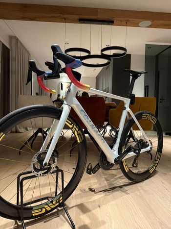 Used Colnago V4Rs Shimano Dura Ace Di2 2025 2025 Road & Gravel — image 10 of 17